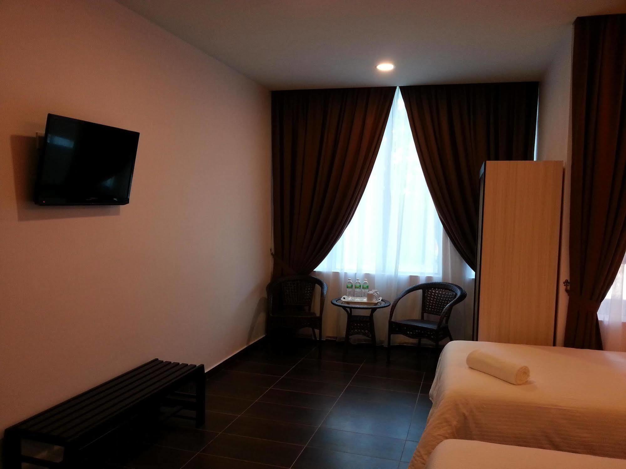 Palazzo Hotel Kulai Exterior photo