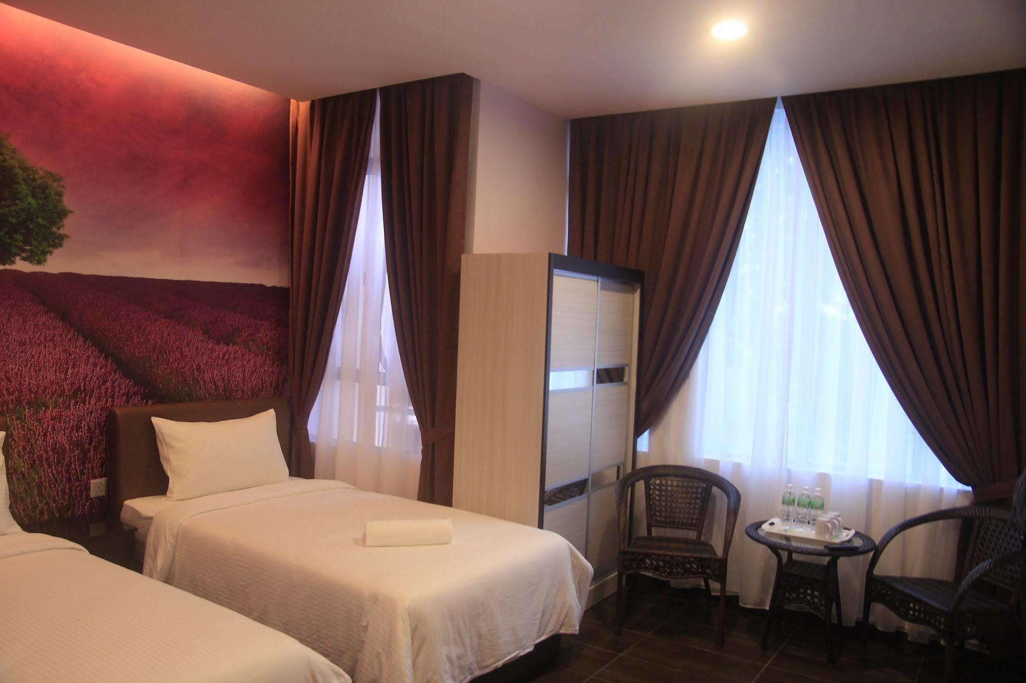 Palazzo Hotel Kulai Exterior photo