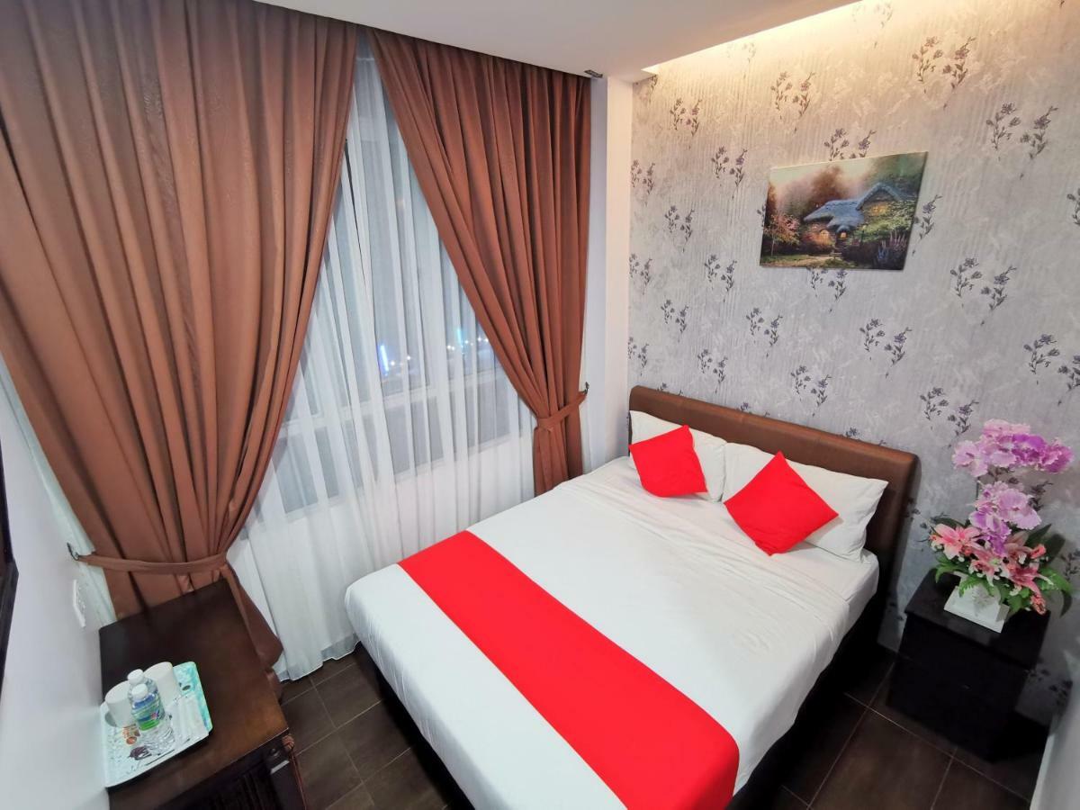 Palazzo Hotel Kulai Exterior photo